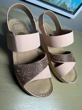 Women's GC Blush Pink Rhinestone Strap Comfort Sandals 8 WIDE